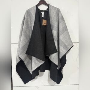 Burberry Reversible Cashmere Cape
